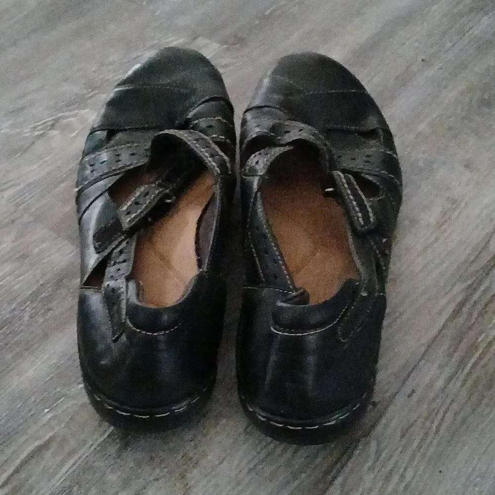 Clarks black mary janes Sz 11 EUC